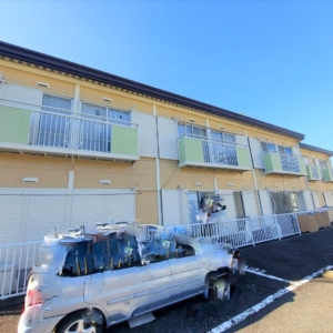 閑静な住宅街、キレイな2DKです♪ネット使用料無料、トイレお風呂別、エアコン付、駐車場1台賃料に含まれています♪ぜひ一度ご見学ください♪