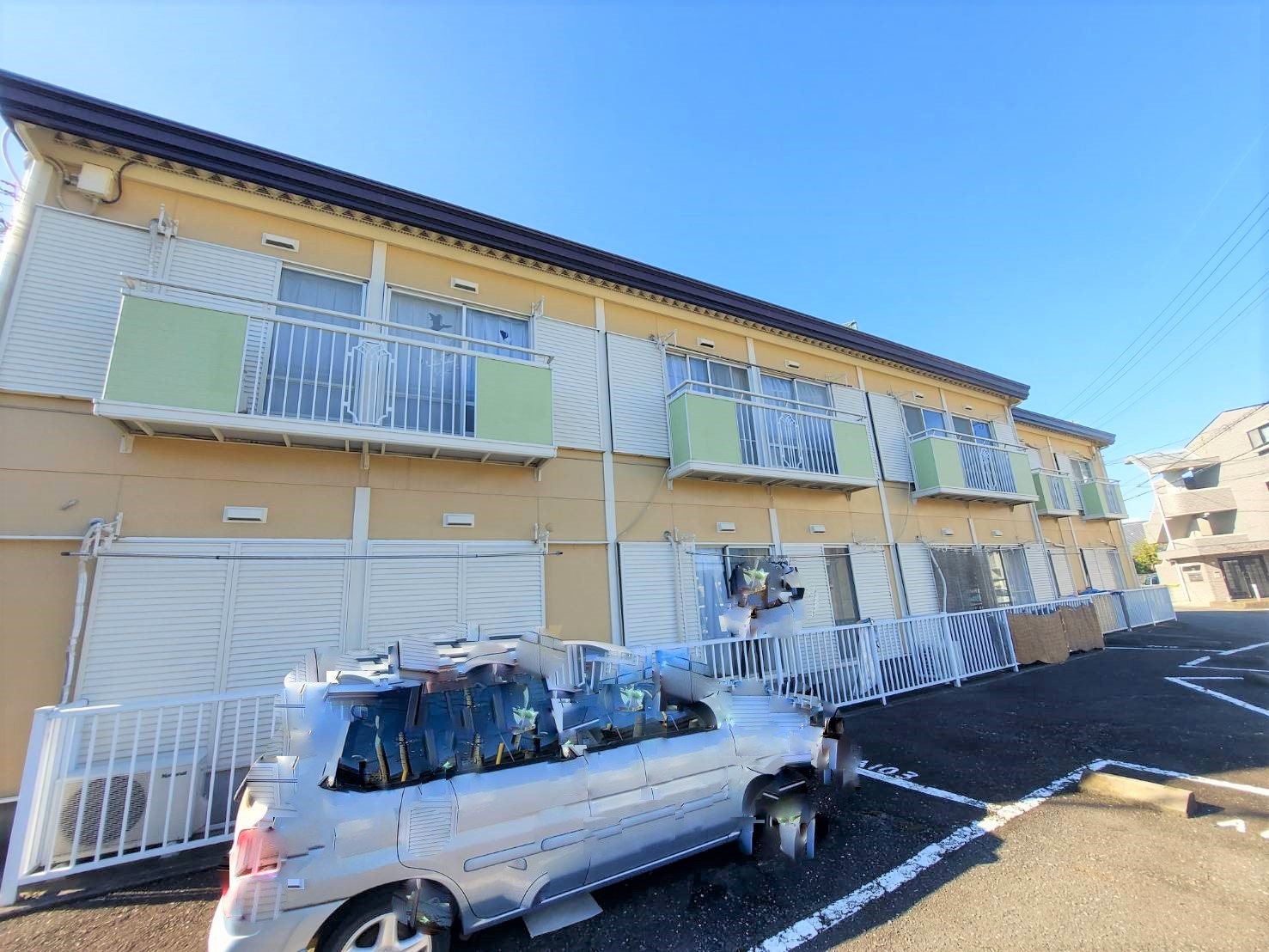 閑静な住宅街、キレイな2DKです♪ネット使用料無料、トイレお風呂別、エアコン付、駐車場1台賃料に含まれています♪ぜひ一度ご見学ください♪