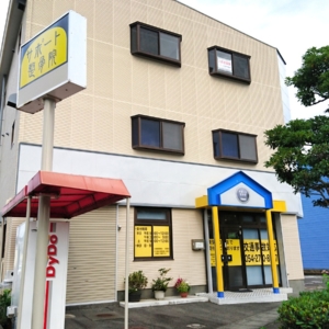 入居祝いとして照明と温水洗浄便座を取付ます。