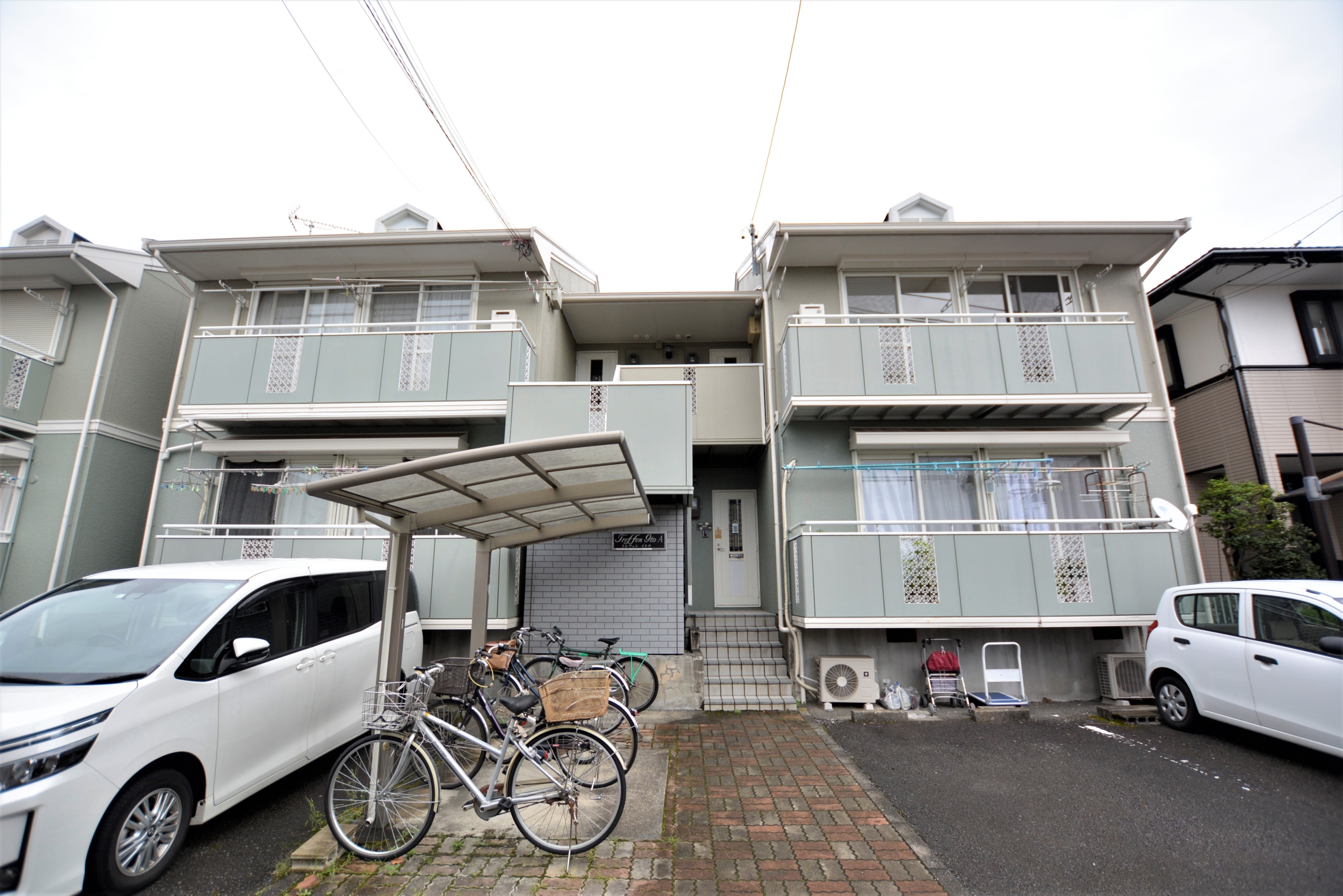 窓も大きく、明るい室内、白いフローリングが特徴の3LDK♪閑静な住宅街、子育てにもおすすめ物件です。唐瀬街道、北街道へのアクセスがよく、静清バイパスへもすぐです!