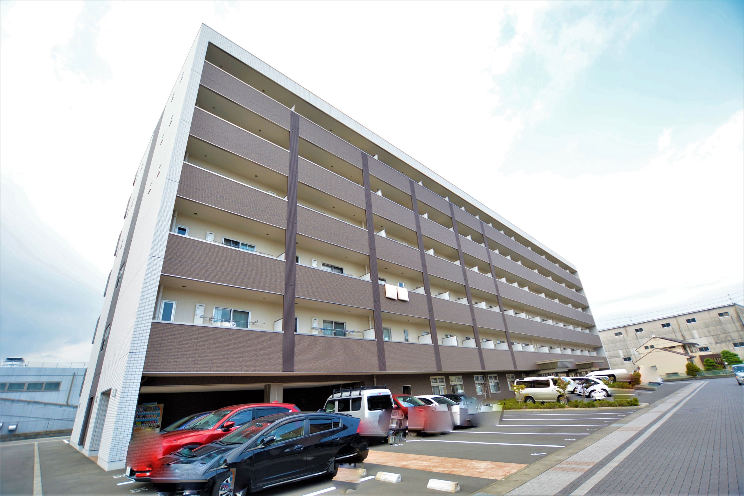 東静岡駅まで徒歩9分!エレベーター・オートロック・宅配BOX付き!★D-roomTV(U-NEXT)付き!映画・国内外ドラマ・アニメ・キッズアニメ・書籍・雑誌まで!★インターネット無料です!