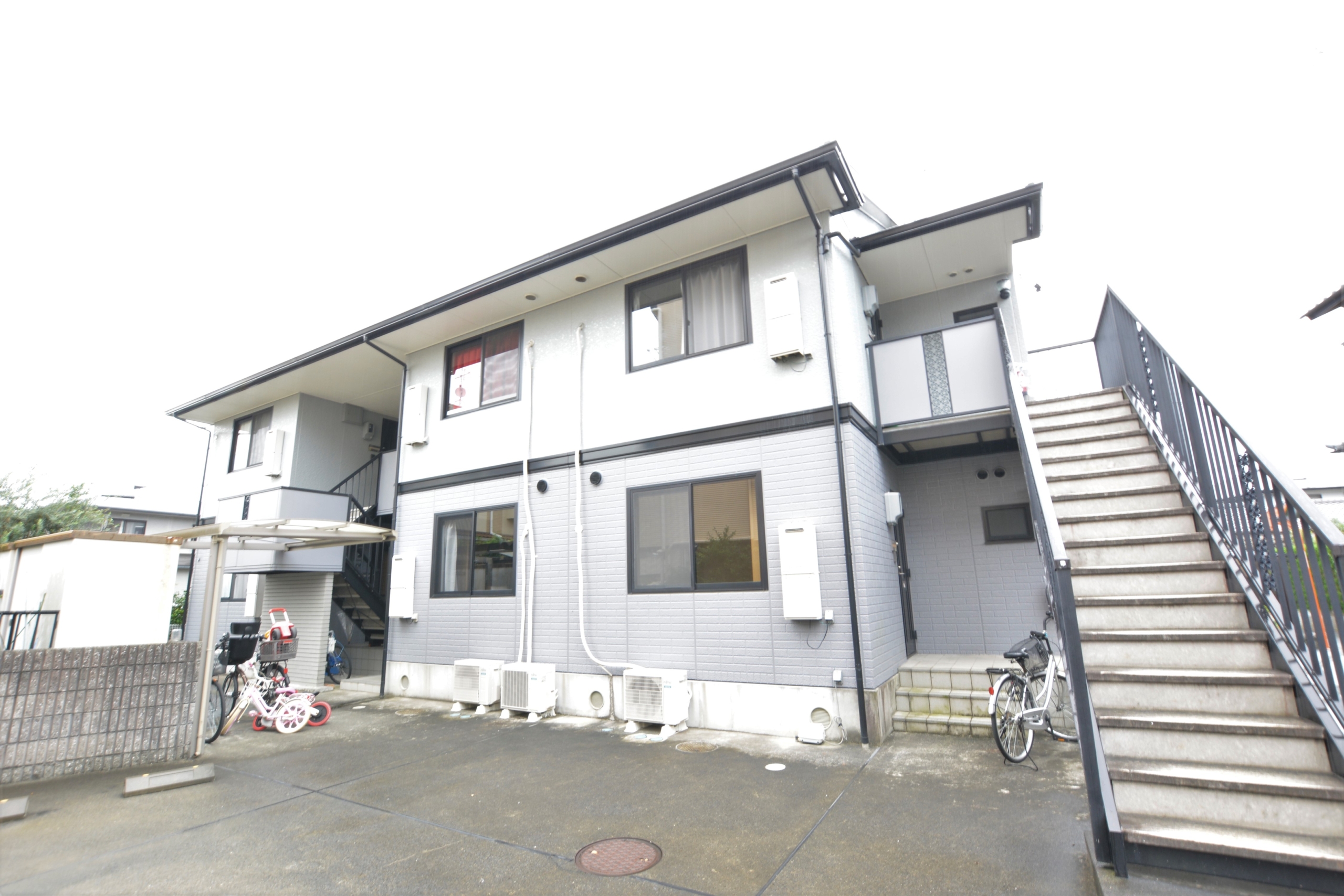 全居室収納付き、広さのあるお庭も付いています♪駅から徒歩圏内、スーパーも近くにあり、生活しやすい環境、おすすめ物件です♪