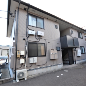 広さもあり、各部屋に収納ついています！近くにはスーパー、ドラッグストアあり、公園もあるので、小さなお子様がいるご家族にもおすすめ物件です