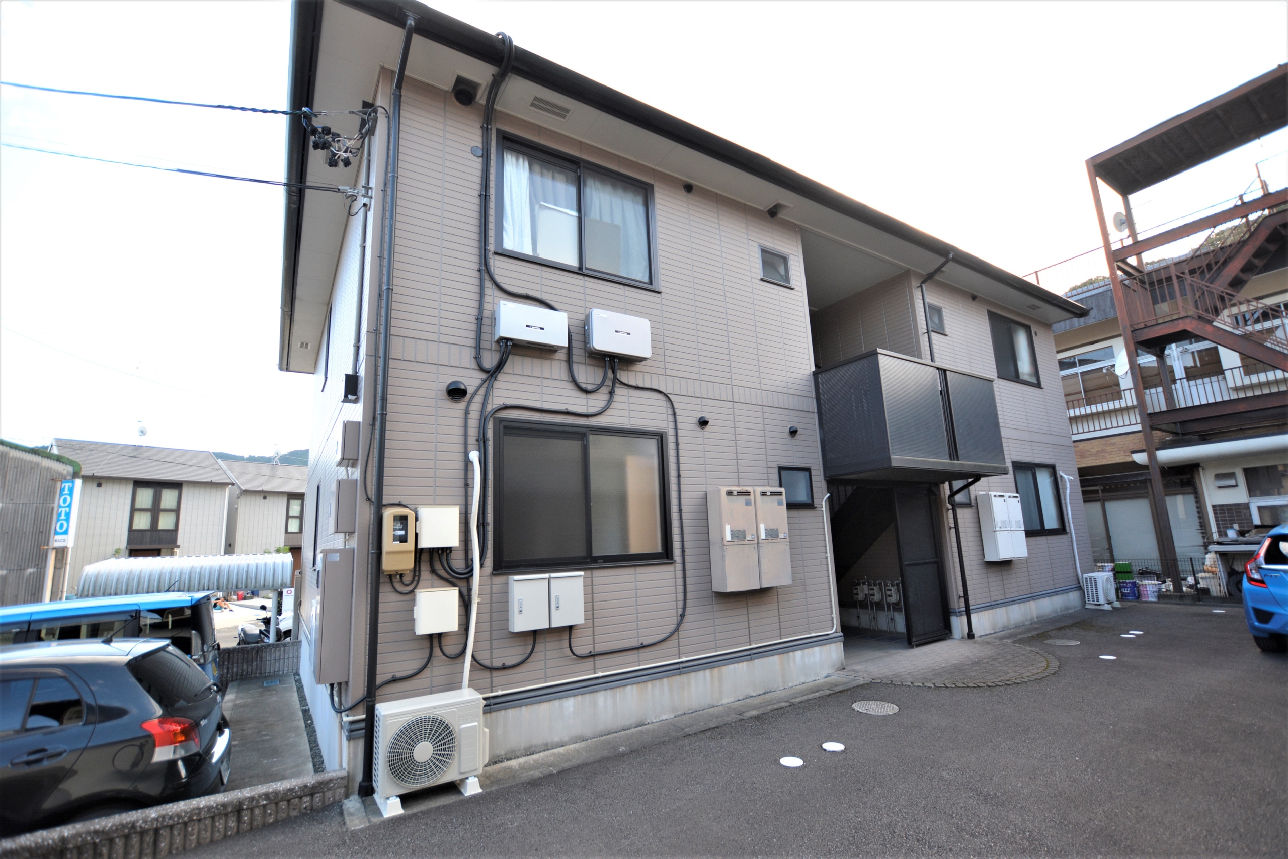 広さもあり、各部屋に収納ついています!近くにはスーパー、ドラッグストアあり、公園もあるので、小さなお子様がいるご家族にもおすすめ物件です