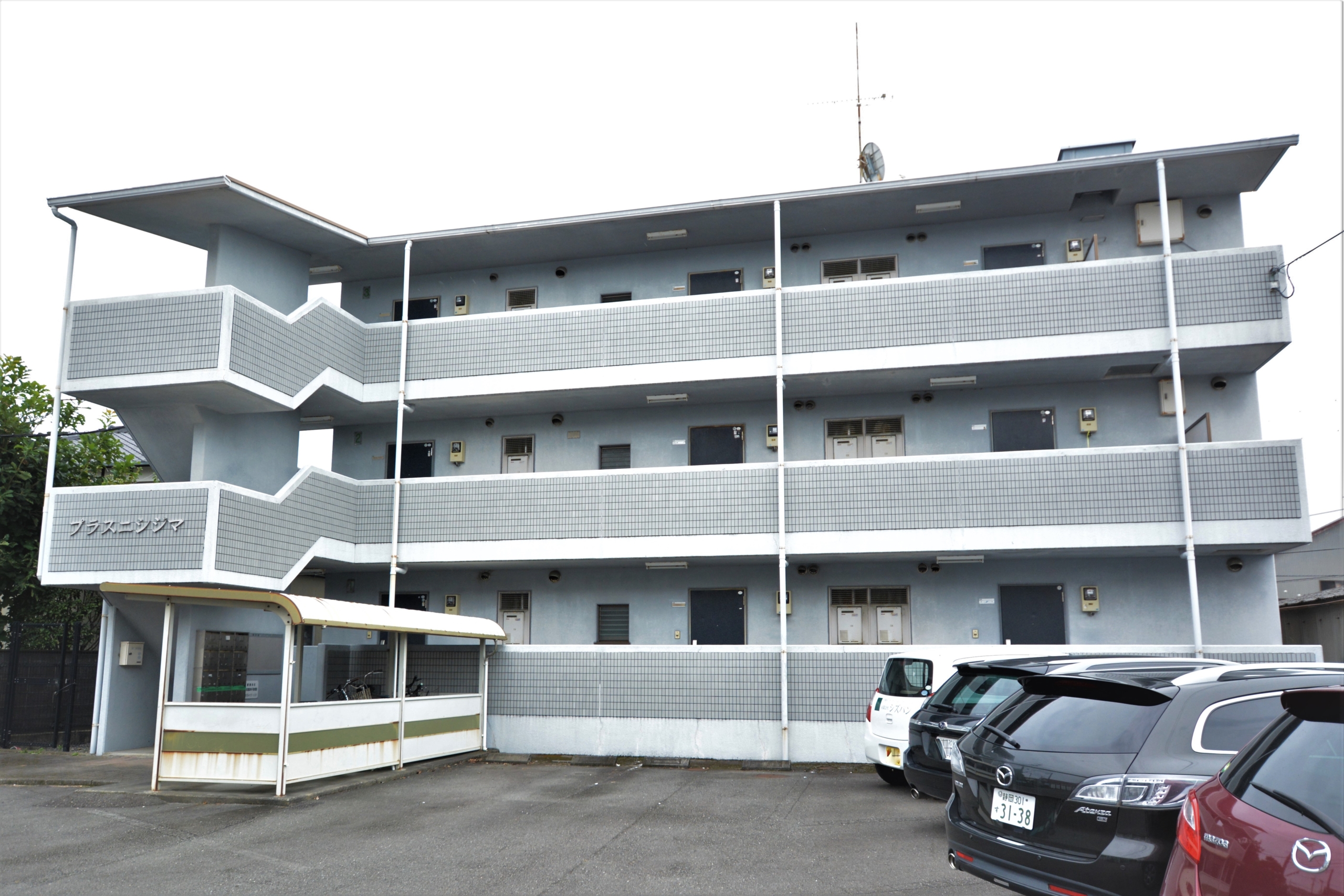 南向きのバルコニー、収納もしっかりついてます。静岡インター近く、立地の良い閑静な住宅街です♪