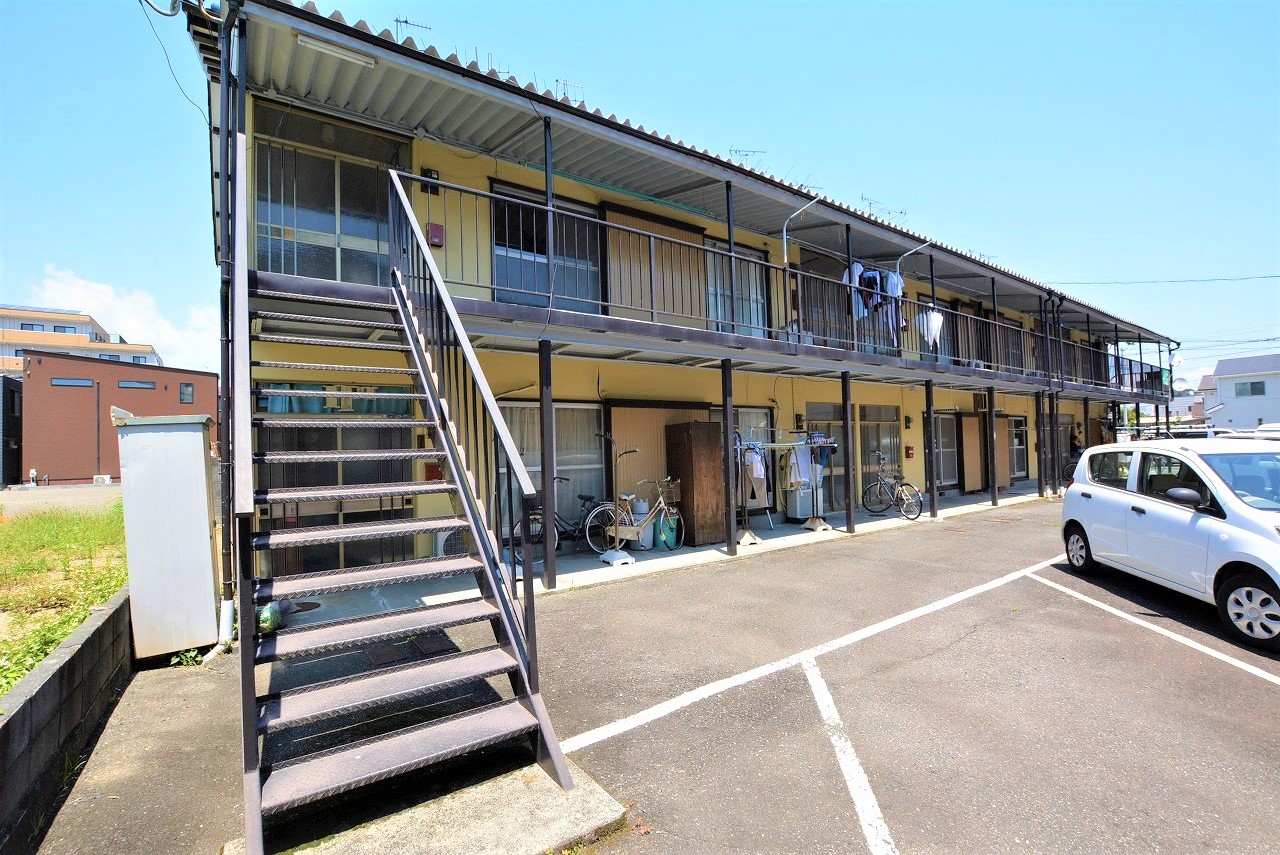 買物便利、周辺施設充実しています。静岡駅まで1400m、2DKで家賃4万円台の物件です。