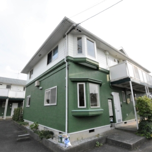 駐車場付きの3DK物件です！エアコン付きも魅力的ですよね♪部屋数が多いのでファミリーにもオススメですよ♪