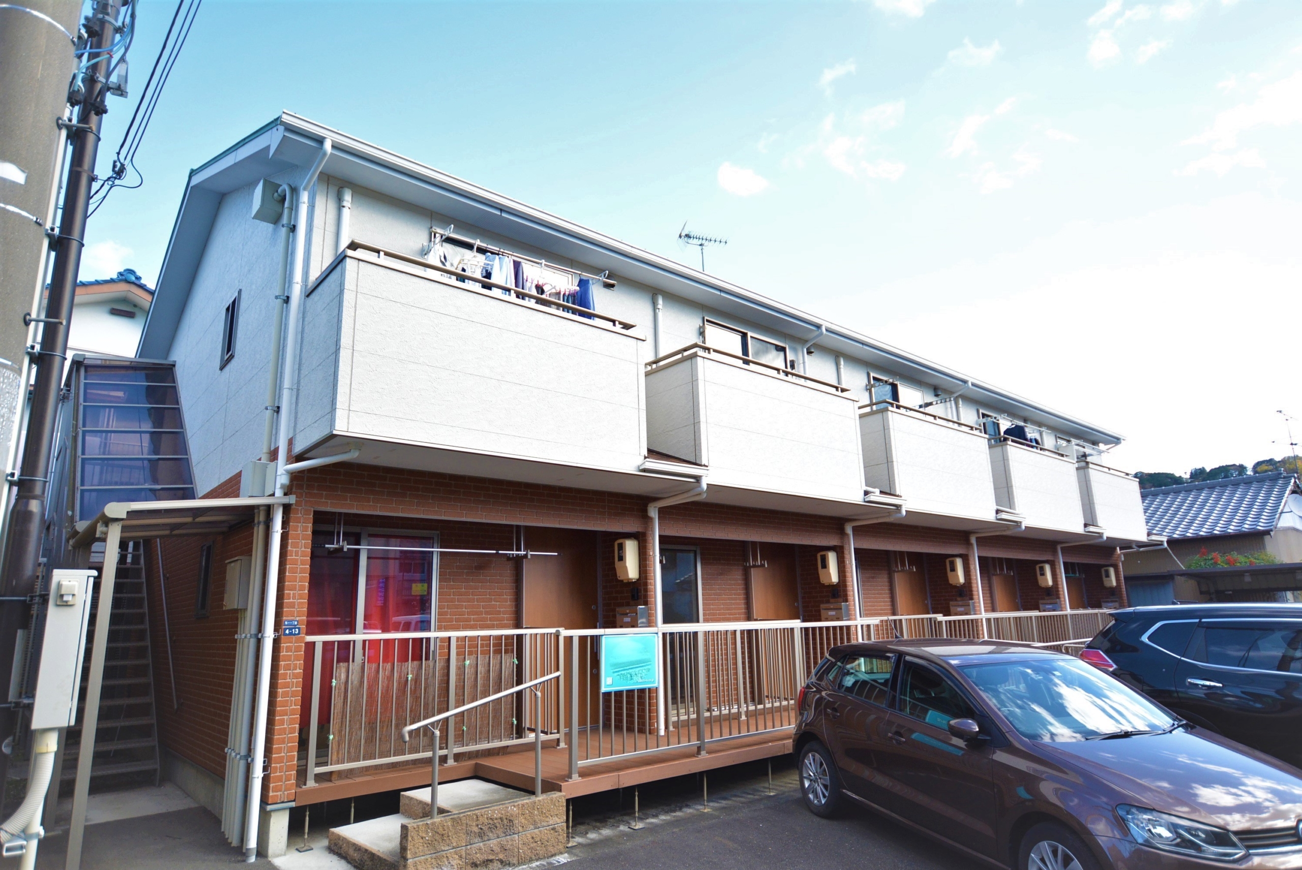 オール電化。近隣にはスーパーやコンビニ、スポーツ広場が有ります。