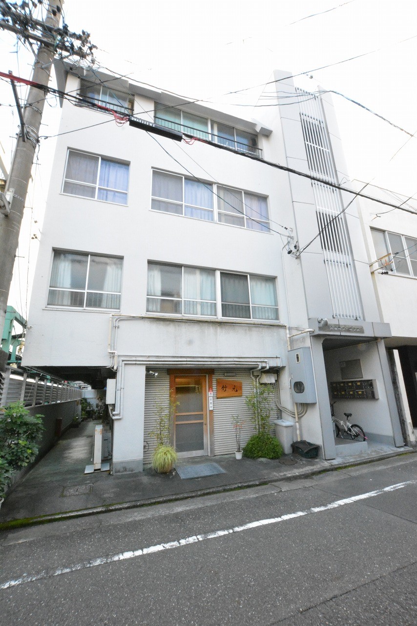 静岡駅まで徒歩圏内と立地良好★ 築年数は古いですが、内装はリフォーム済みなのでキレイな物件となっております(^^)