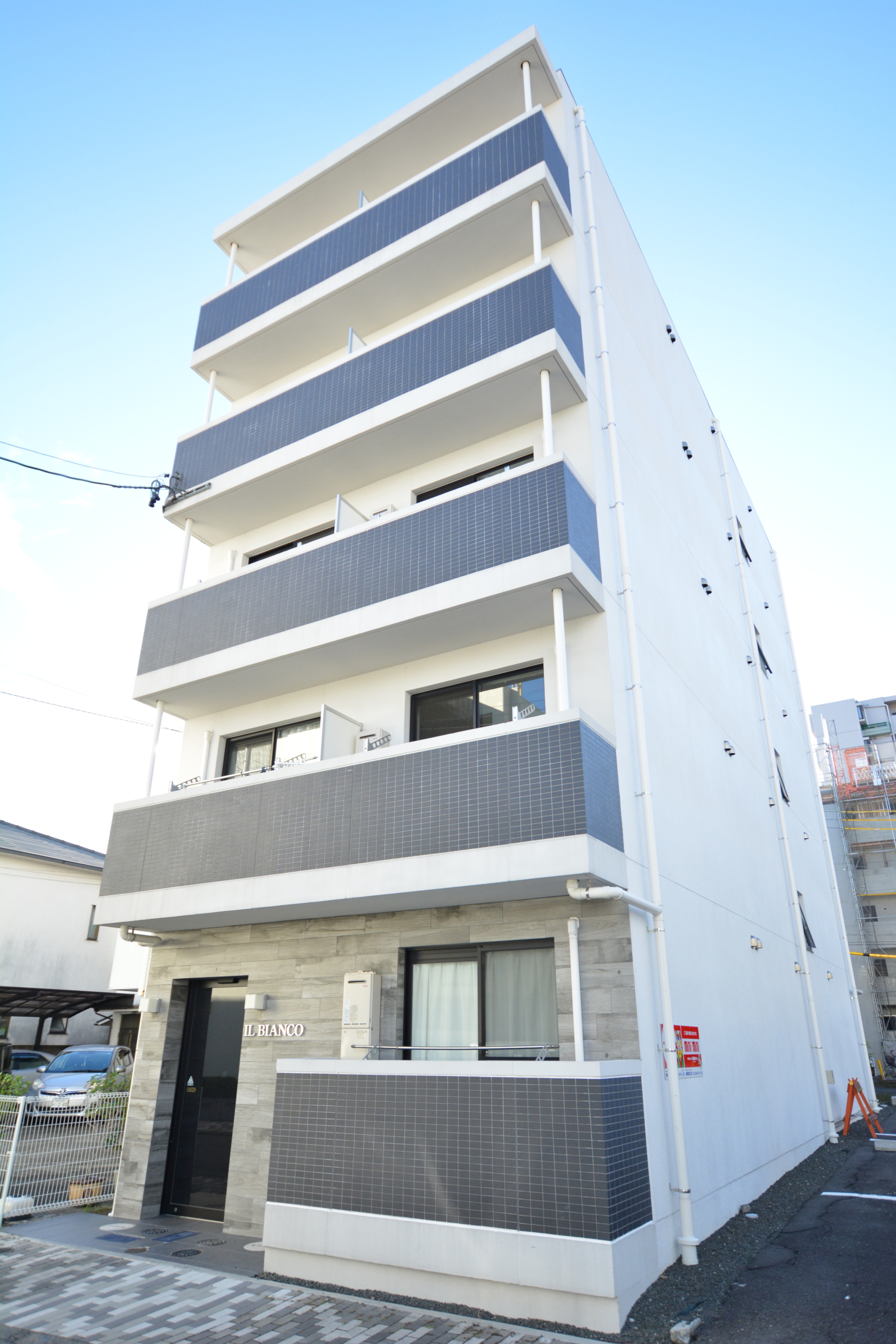 街中まで徒歩圏内(^-^)築年数6年でキレイなデザイナーズマンション★