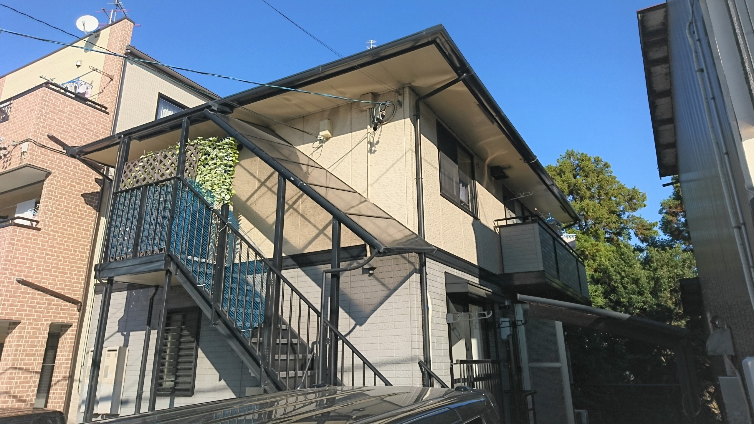 今ならキャンペーン期間中!家賃49000円→44000円★ エアコン・照明付き、バストイレ別の広めのワンルーム♪ バス停まで徒歩1分なので移動も楽々☆