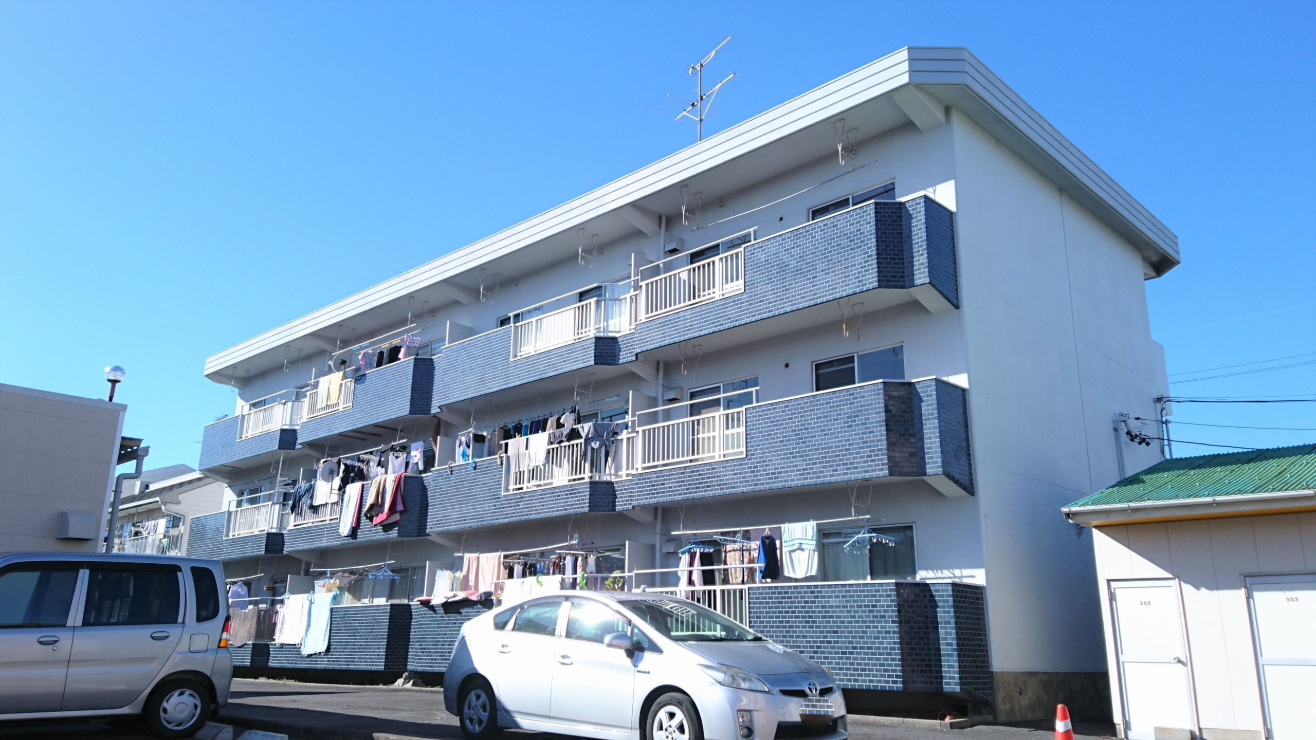 高松公園すぐ近く、閑静な住宅街、日本平久能山スマートICまで5分、セントラルスクエア、石田街道にもすぐ出ることのできる、アクセスの良い立地です。南東向きの大きな窓、明るいリビングが魅力です♪