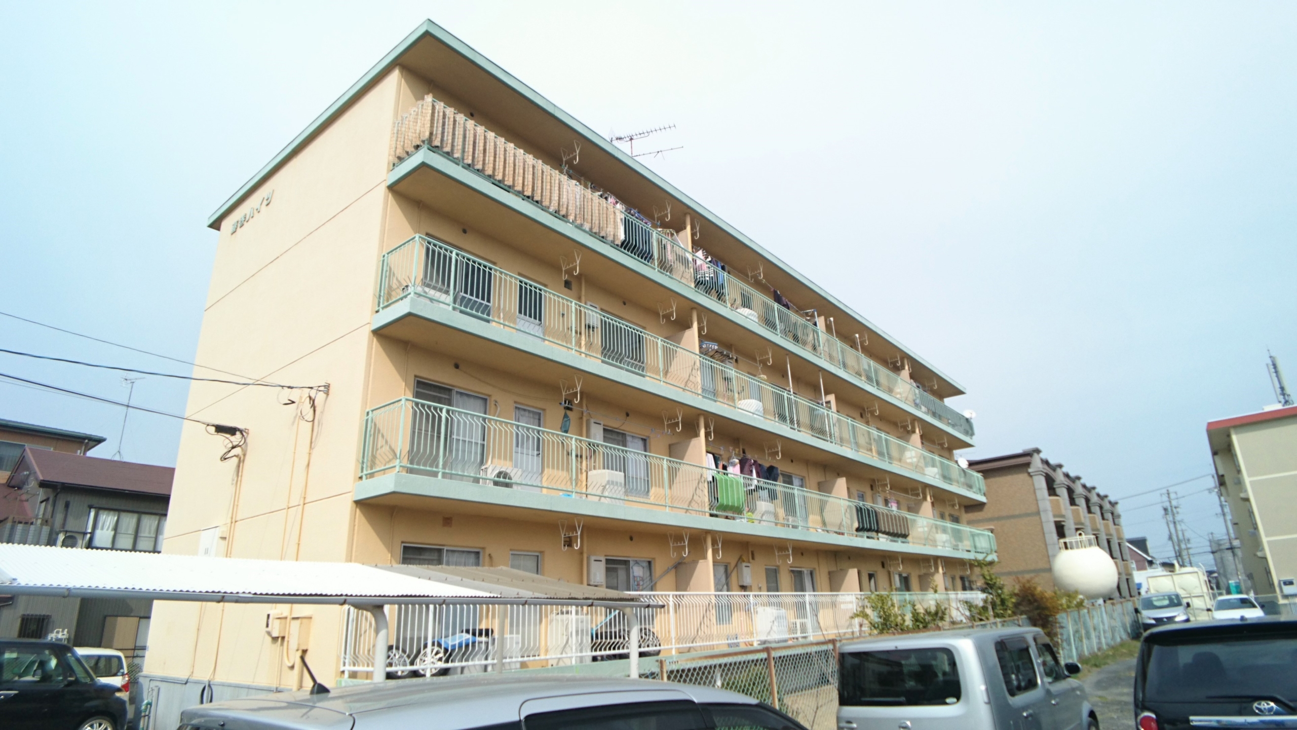 バス停まで徒歩3分圏内!南面2室前面棟なしのため、陽当たり良好♪