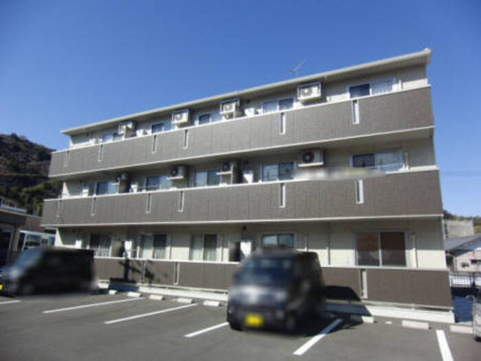 エアコン・１坪風呂・ナノイー消臭発生機・オートロック等設備充実！SW（防犯配慮型）物件です。　スーパーまで400ｍ！